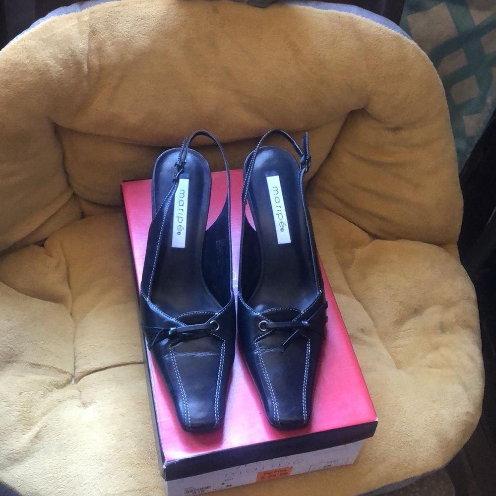 Maripe’ Ladies Navy Leather Upper Shoes Size 8M